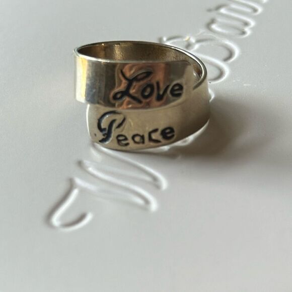 “Love Peace” Engraved Wrap Around Ring! - Picture 6 of 7